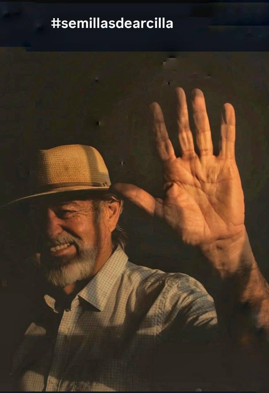 Augusto Acosta trabajando